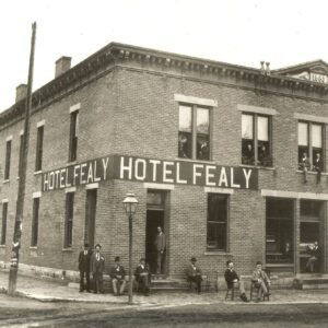 Historic black and white photo of Hotel Fealy with people outside.